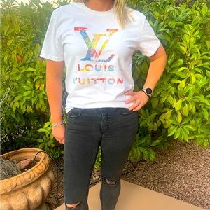 Louis Vuitton t-shirt, size large.